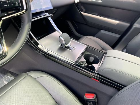 New 2026 Land Rover Range Rover Velar Dynamic SE AWD/4WD image 9