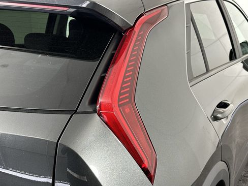 Used 2025 Kia Niro LX FWD image 25