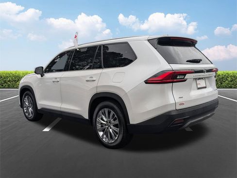 Used 2024 Toyota Grand Highlander AWD image 7