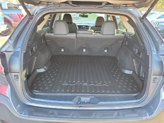 Used 2023 Subaru Outback Onyx Edition AWD/4WD image 6