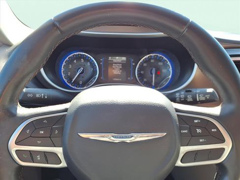 Used 2017 Chrysler Pacifica Touring-L image 13