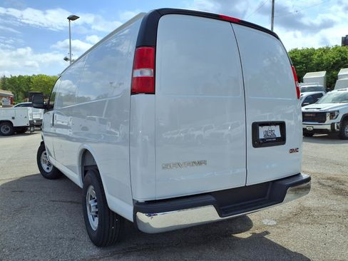 New 2026 GMC Savana 3500 w/ Driver Convenience Package image 21