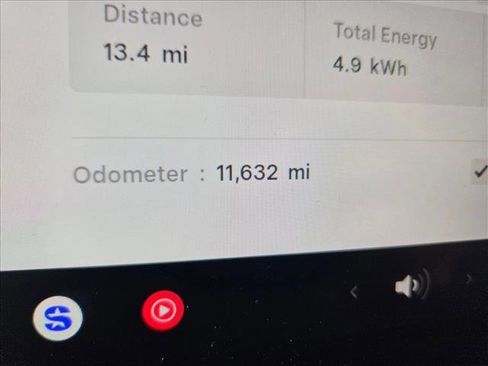 Used 2023 Tesla Model Y Performance image 11