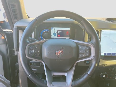 Used 2021 Ford Bronco Badlands image 11