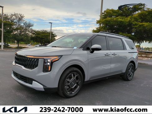 Certified 2026 Kia Carnival EX image 9