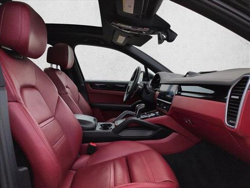 Used 2020 Porsche Cayenne image 23