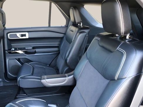 Used 2022 Ford Explorer ST w/ ST Street Pack image 15