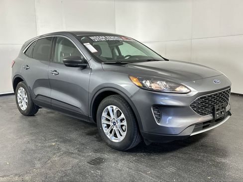 Used 2022 Ford Escape SE w/ Cold Weather Package FWD image 2