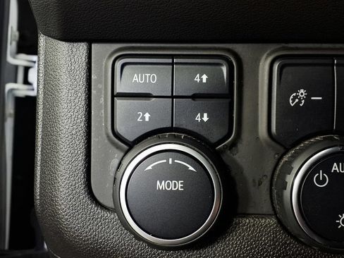 Used 2022 Chevrolet Tahoe Z71 w/ Luxury Package AWD/4WD image 15
