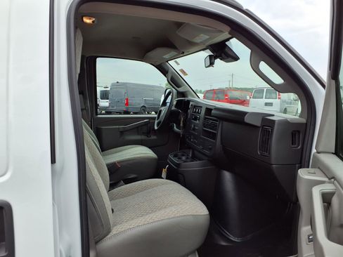 Used 2025 GMC Savana 3500 w/ Driver Convenience Package RWD image 18