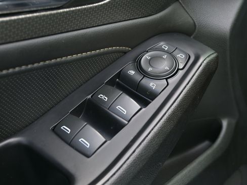 Used 2023 Chevrolet Traverse Premier image 28