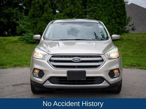Used 2017 Ford Escape SE w/ SE Cold Weather Package AWD/4WD image 2