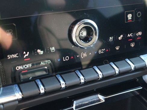 Used 2026 GMC Yukon Denali w/ Sun & Power Step Package AWD/4WD image 26