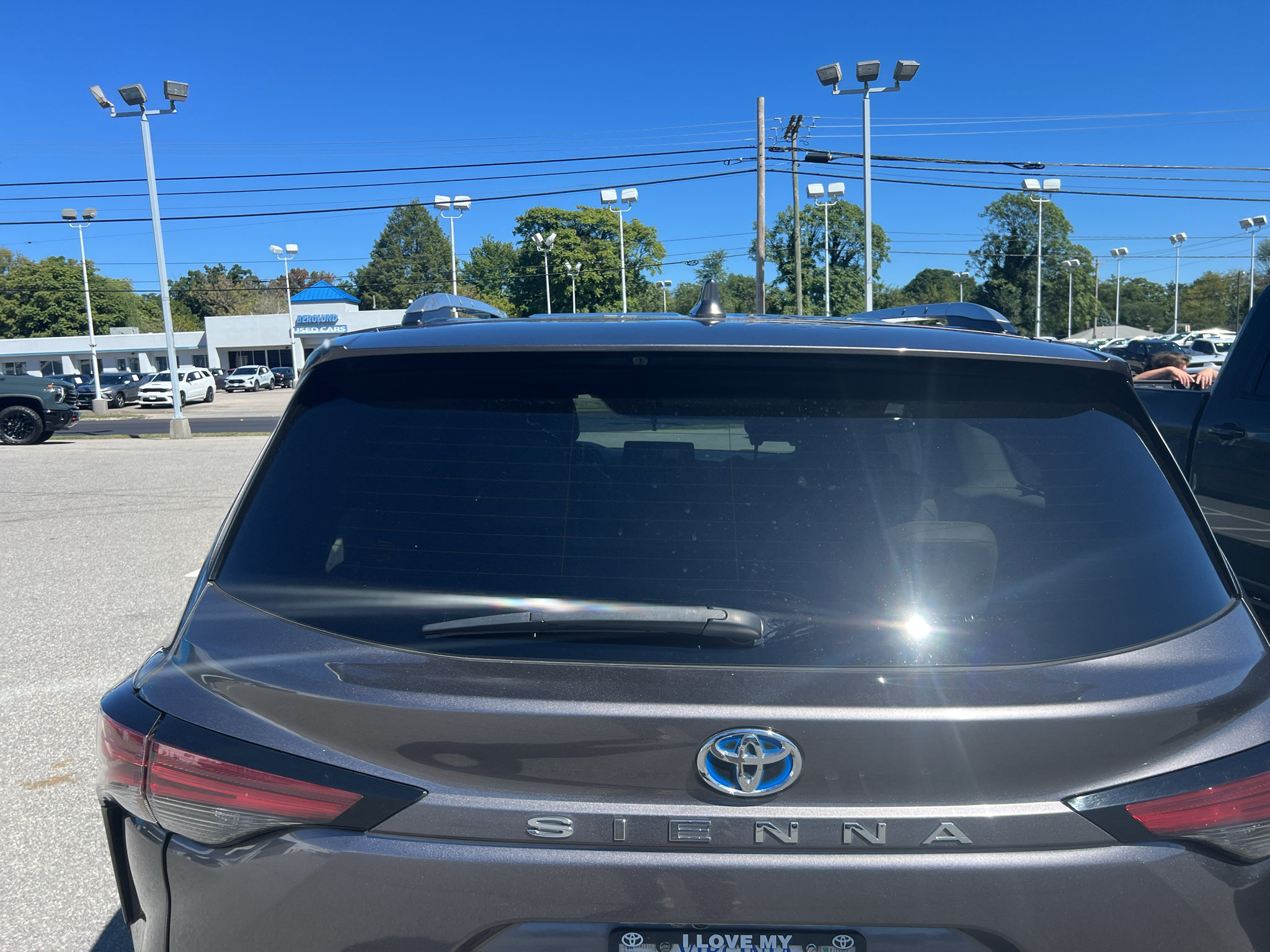 Used 2024 Toyota Sienna Limited AWD/4WD image 5