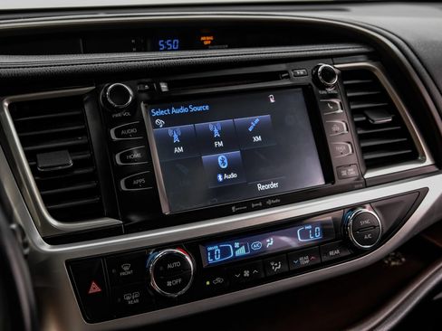 Used 2016 Toyota Highlander XLE FWD image 29