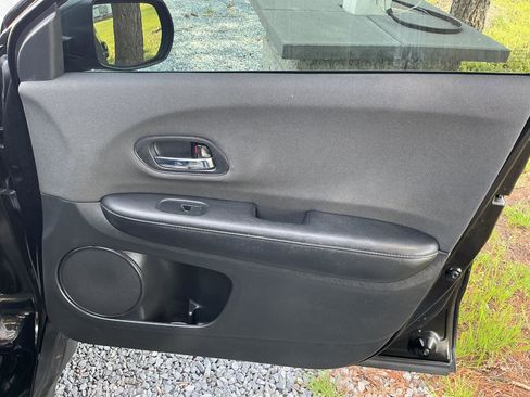 Used 2021 Honda HR-V LX image 21
