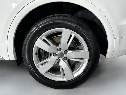 Used 2019 Audi Q5 2.0T Premium w/ Convenience Package AWD/4WD image 32