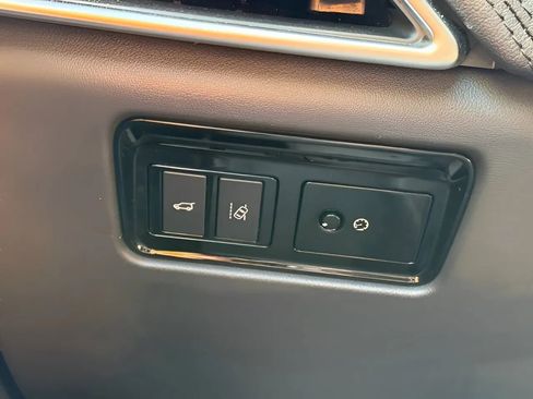 Used 2018 Jaguar F-PACE Portfolio image 30