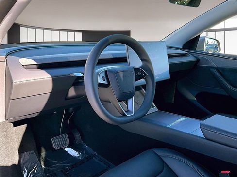 Used 2026 Tesla Model Y 2WD image 15