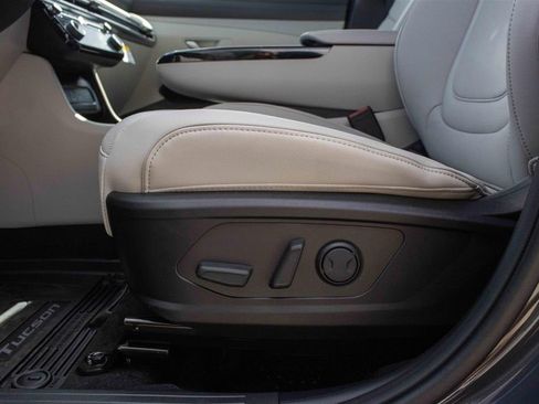 Used 2025 Hyundai Tucson Limited image 10