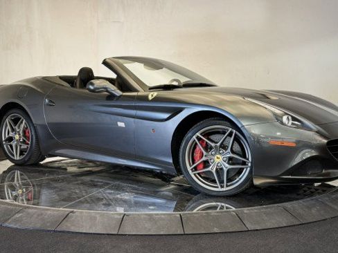 Used 2017 Ferrari California T RWD image 2
