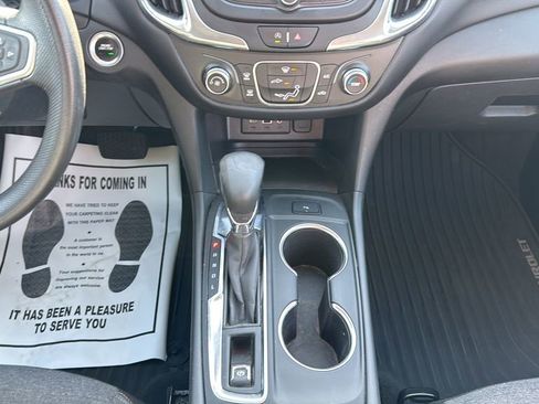 Used 2022 Chevrolet Equinox LT image 17