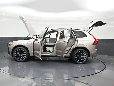 New 2026 Volvo XC60 T8 Ultra w/ Protection Package Premier AWD/4WD image 31