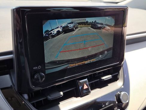 Used 2025 Toyota Corolla LE FWD image 19