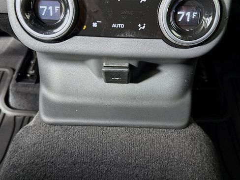 Used 2026 Land Rover Range Rover Velar Dynamic SE image 28