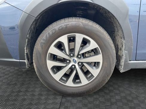 Used 2025 Subaru Outback Premium AWD/4WD image 9