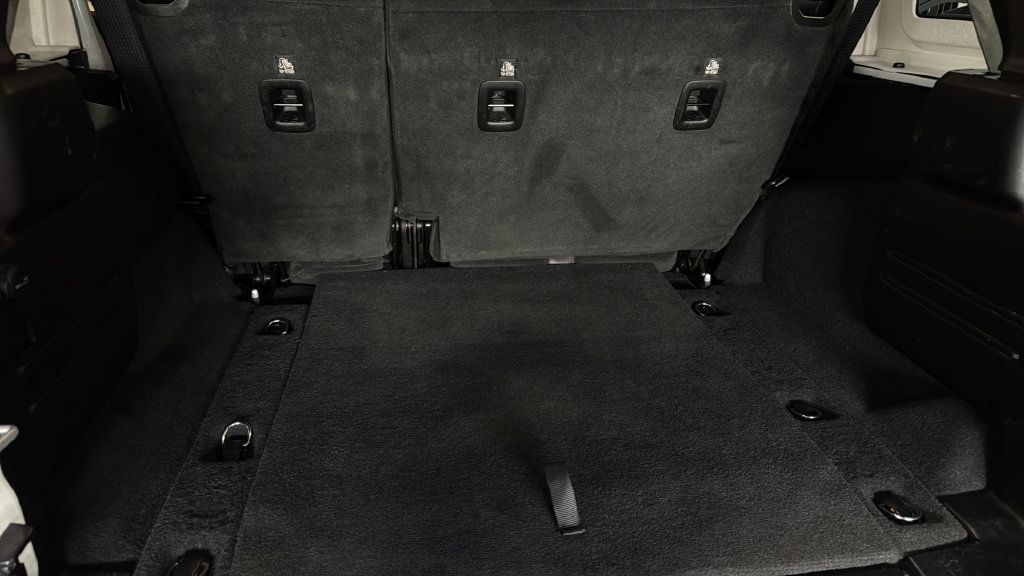 Used 2025 Jeep Wrangler Unlimited Sahara AWD/4WD image 8
