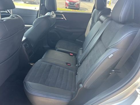 Used 2024 Mitsubishi Outlander SE image 23