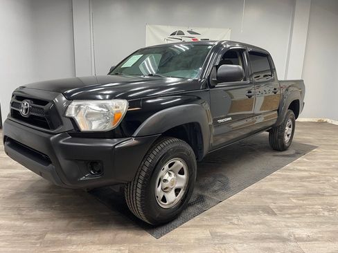 Used 2014 Toyota Tacoma PreRunner w/ Convenience Package RWD image 2