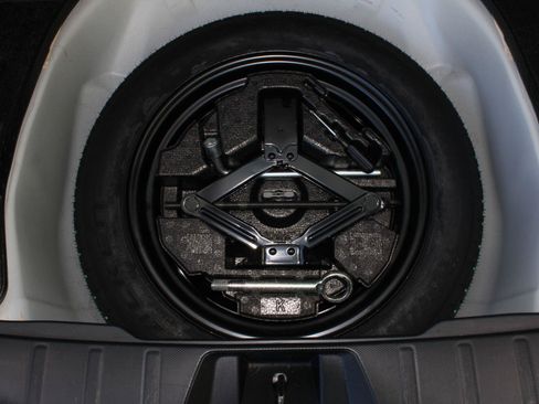Used 2023 Subaru Forester Premium AWD/4WD image 9