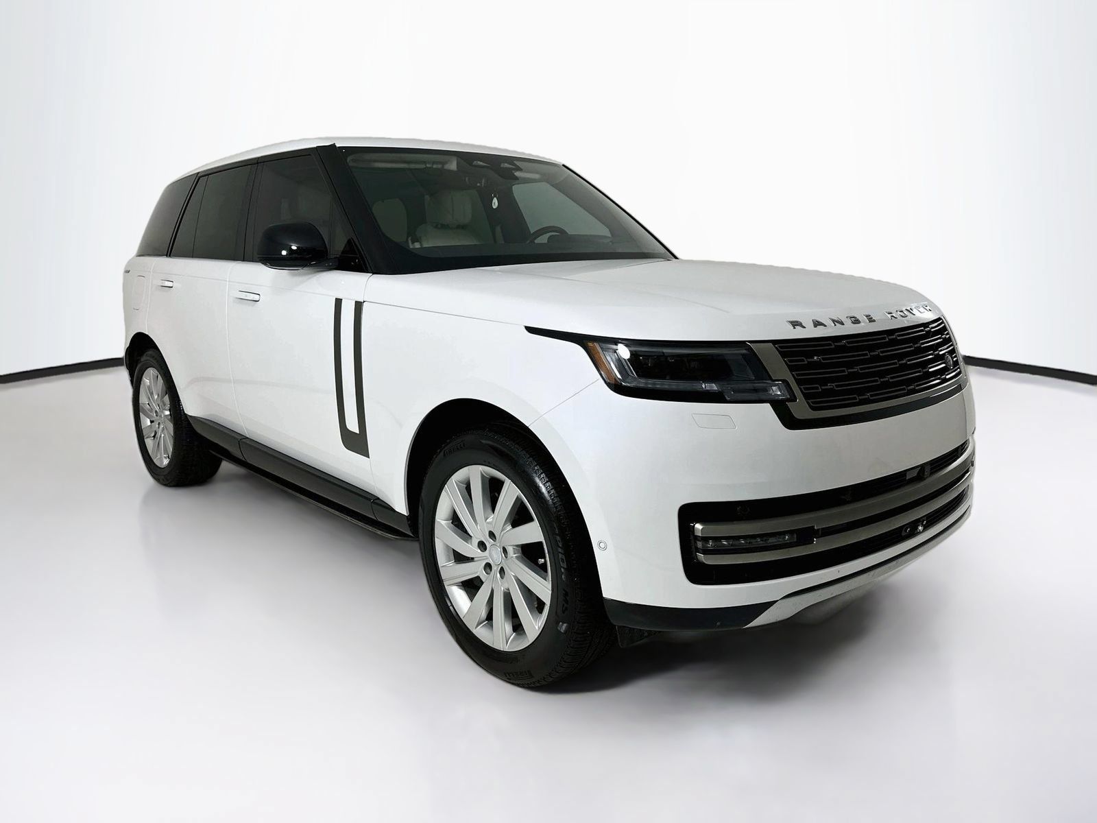 Used 2025 Land Rover Range Rover SE AWD/4WD image 1