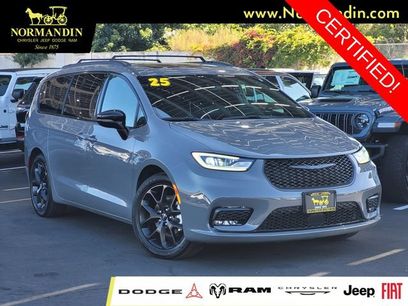 Certified 2025 Chrysler Pacifica Limited