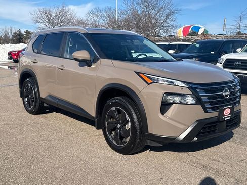 Used 2024 Nissan Rogue SV w/ SV Premium Package image 11