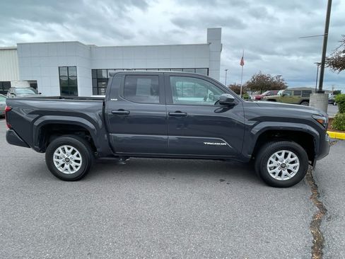Used 2024 Toyota Tacoma SR5 AWD/4WD image 6