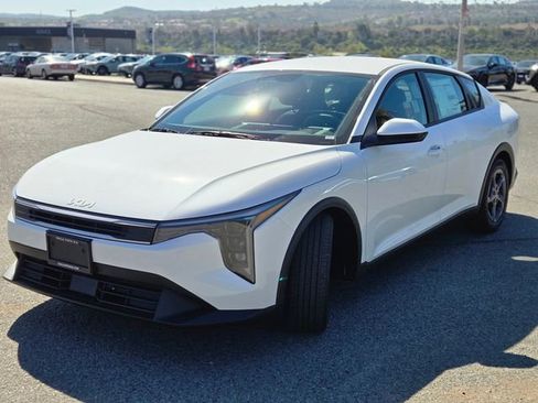 New 2026 Kia K4 LXS image 12
