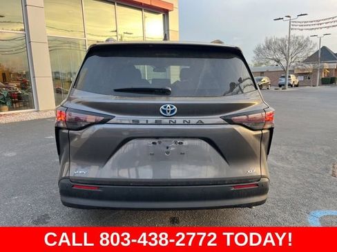 Used 2025 Toyota Sienna XLE FWD image 34