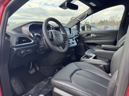New 2026 Chrysler Pacifica Select image 12