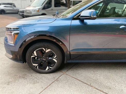 Certified 2023 Kia Niro Wind w/ Wind Preserve Package FWD image 7