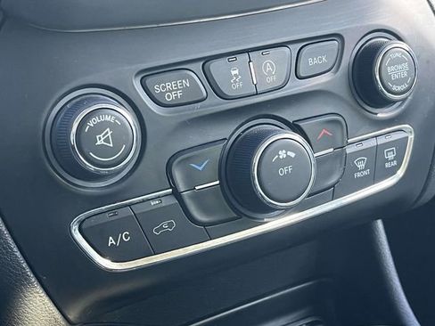 Used 2016 Jeep Cherokee Latitude image 30