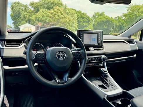 Used 2020 Toyota RAV4 XLE AWD/4WD image 24
