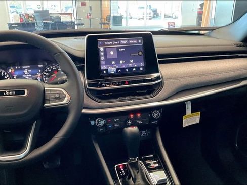 New 2026 Jeep Compass Latitude image 5