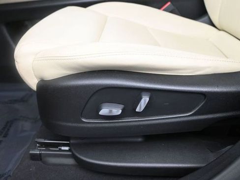 Used 2019 Cadillac XT5 FWD image 19