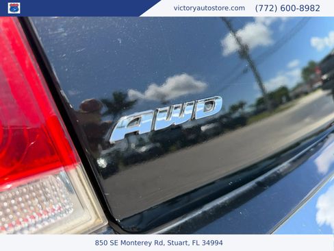 Used 2017 Chrysler 300 Limited AWD/4WD image 11