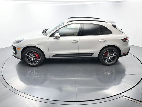 Certified 2022 Porsche Macan S image 36