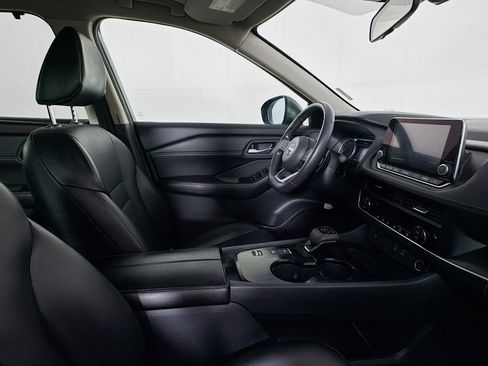 Used 2024 Nissan Rogue SV w/ SV Premium Package FWD image 28
