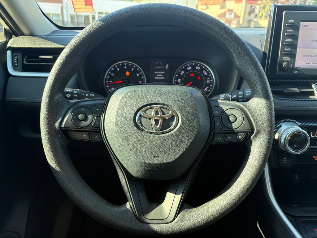 Used 2021 Toyota RAV4 XLE AWD/4WD image 17